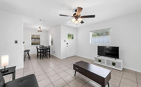 Spacious 3 Bedroom Home In Riverside